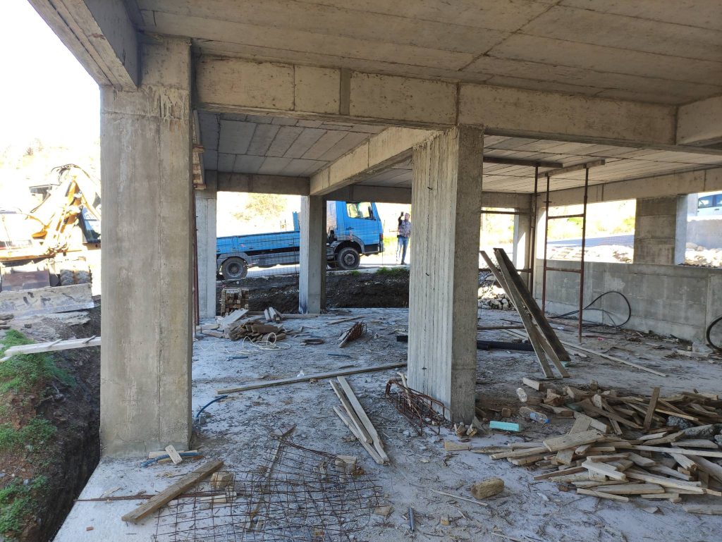 The ground floor after the formwork was removed, with the columns and the slab above.