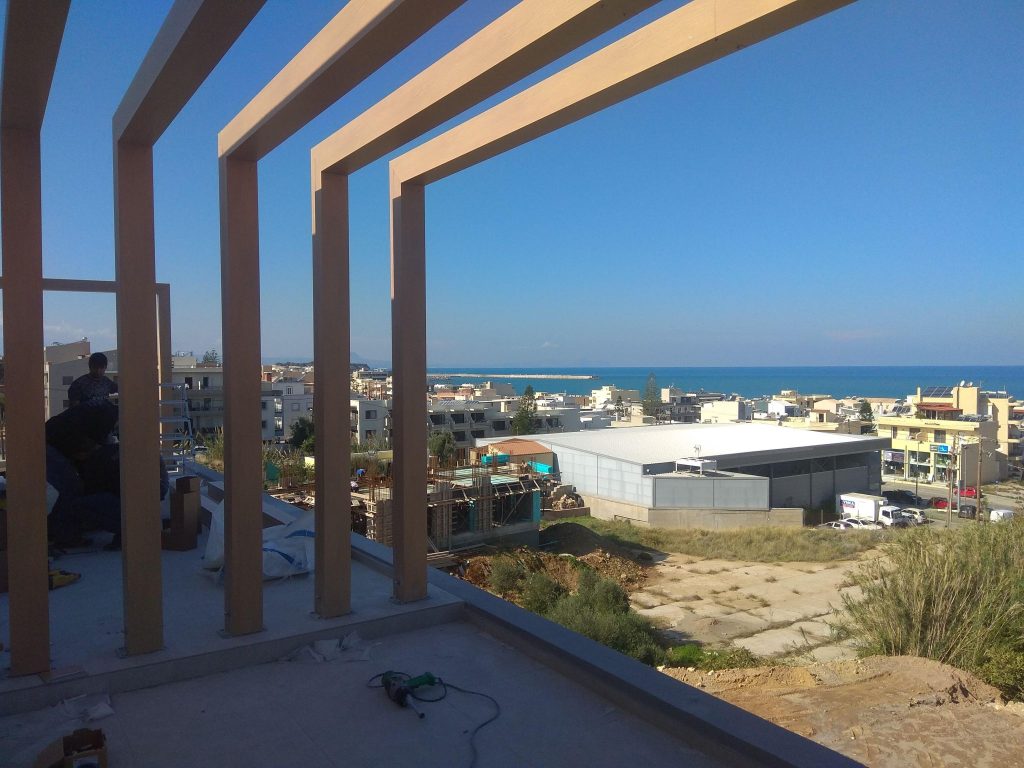 The pergola frames on the top floor, with a view over the town and the sea.