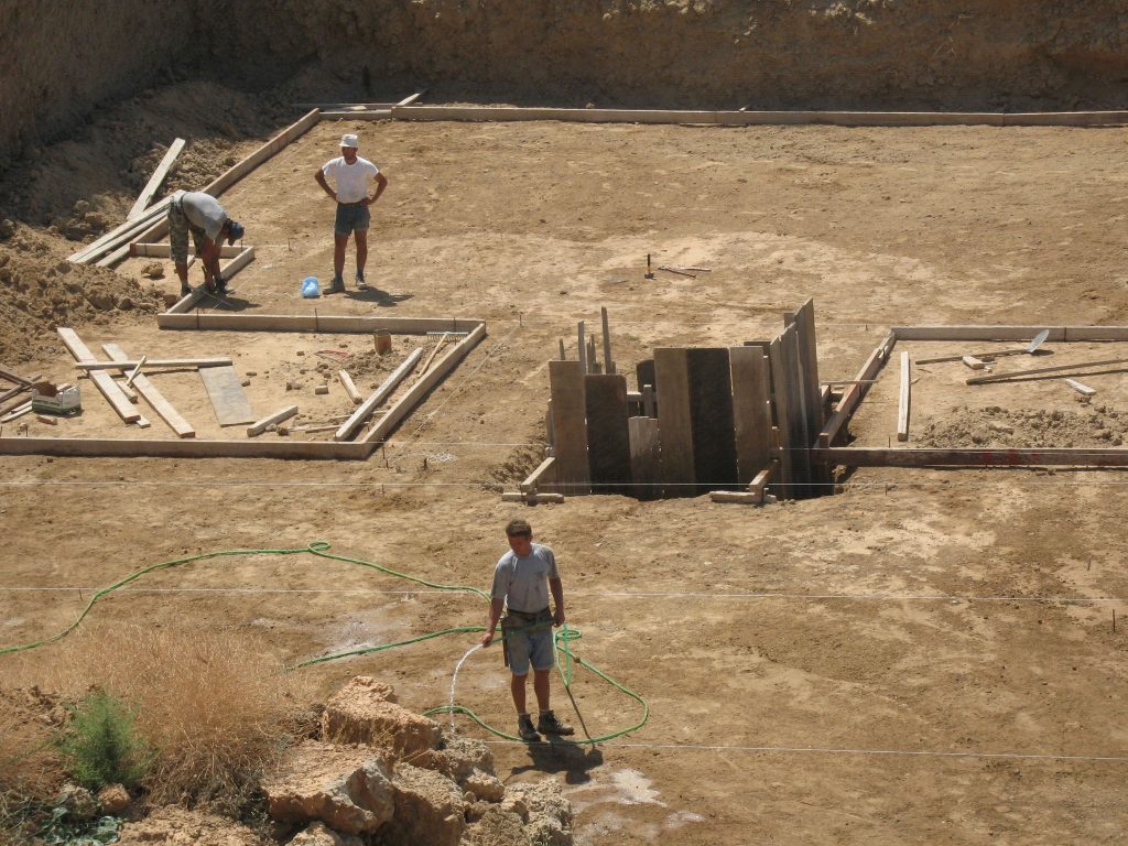 Setting out and formwork for the foundations at the bottom of the excavation.