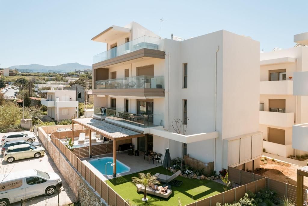 Aerial photo of the building, with the ground floor's private garden, pool and pergola.