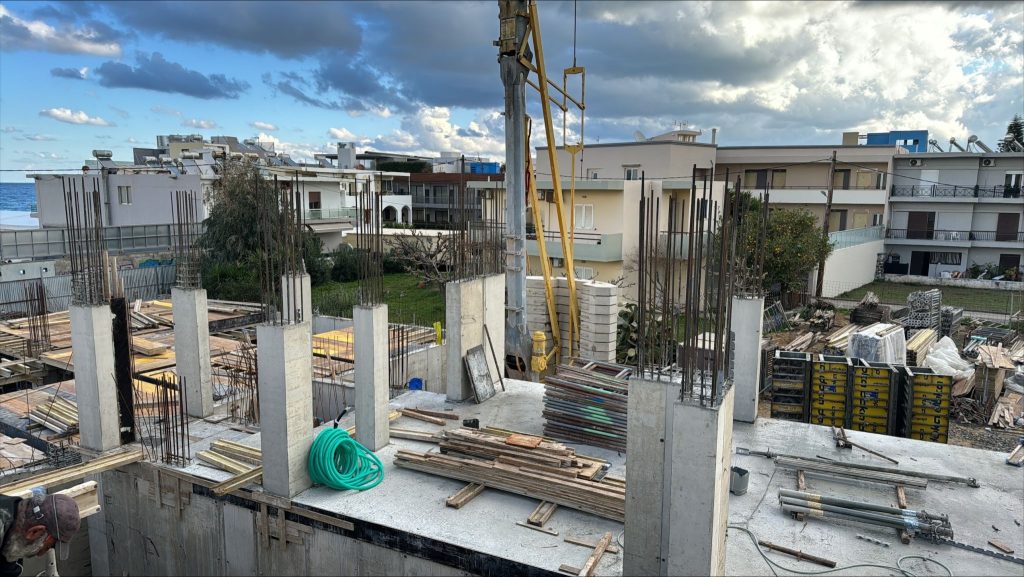 The ground-floor columns after the formwork was removed, between the neighbouring buildings.