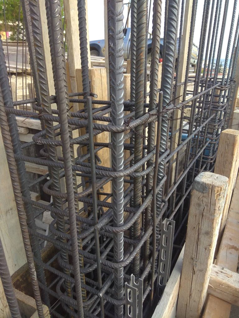 Close-up of a column's reinforcement with its stirrups.