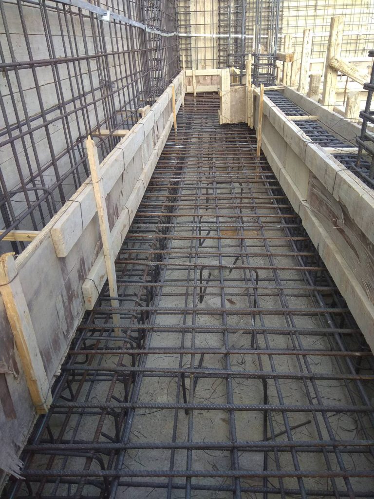 Footing beam reinforcement inside the formwork.